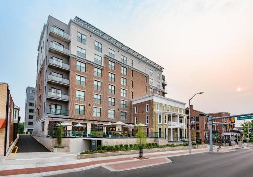 Newark Hotel | Pet-Friendly Hyatt Place Newark on Main Street with Pool