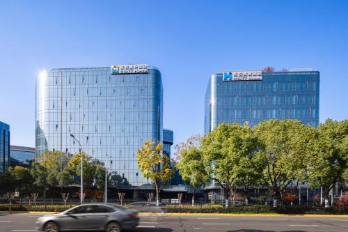 Minhang Hotel | Discover Hyatt Place Shanghai Hongqiao CBD with Pool Access