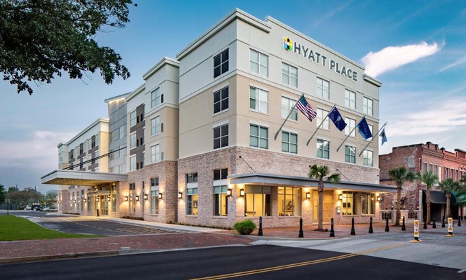 Sumter Hotel | Pet-Friendly Hyatt Place Sumter/Downtown with Pool & Breakfast