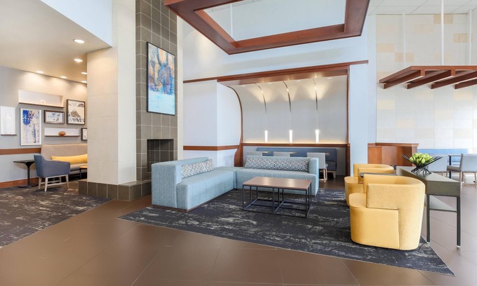 Davis Hotel | Stylish Hyatt Place UC Davis with Pool and Family Amenities