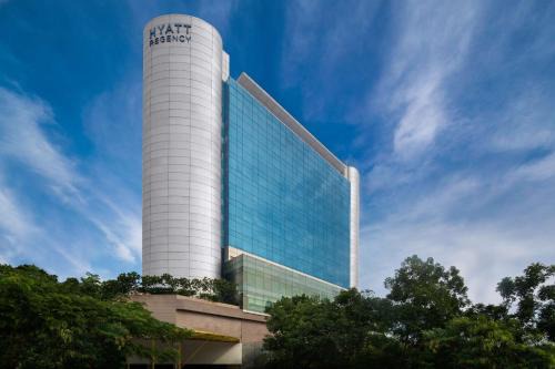 Teynampet Hotel | Indulge at Hyatt Regency Chennai: Pet-Friendly & Oceanfront