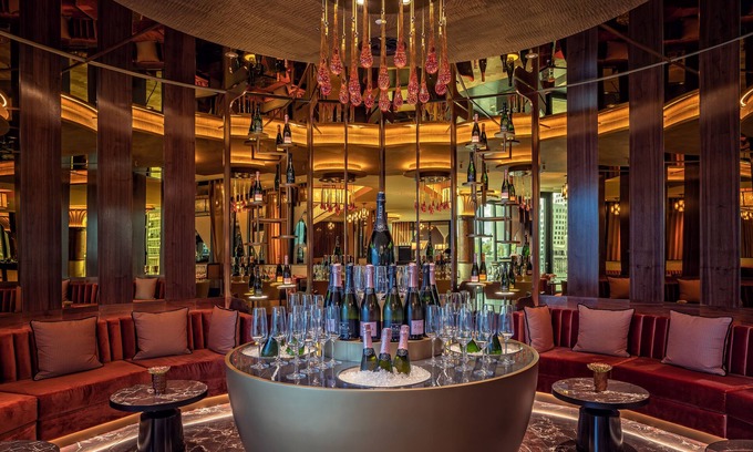 Hafen Hotel | Elegant Hyatt Regency Düsseldorf with Spa & Hot Tub Access
