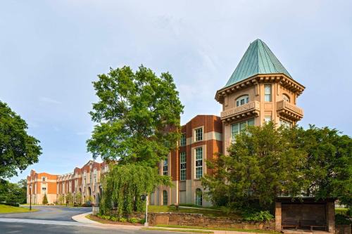 Stamford Hotel | Relax at Hyatt Regency Greenwich with Ocean View Amenities