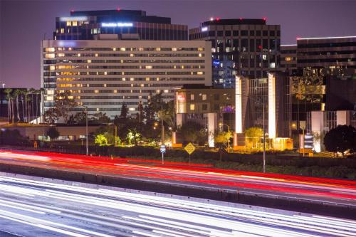 Irvine Business Complex Hotel | Pet-Friendly Retreat at Hyatt Regency Irvine with Pool Access