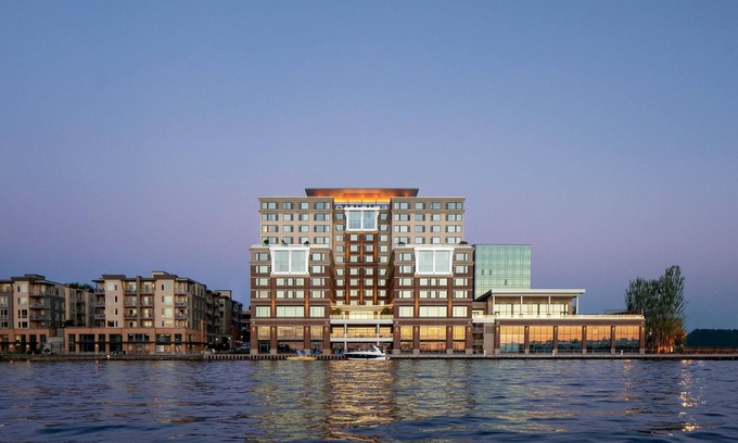 Renton Hotel | Relax at Hyatt Regency Lake Washington with Spa & Pool