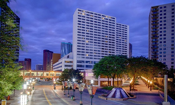 Downtown Minneapolis Hotel | Discover Hyatt Regency Minneapolis: Pool, Spa & Dining Awaits