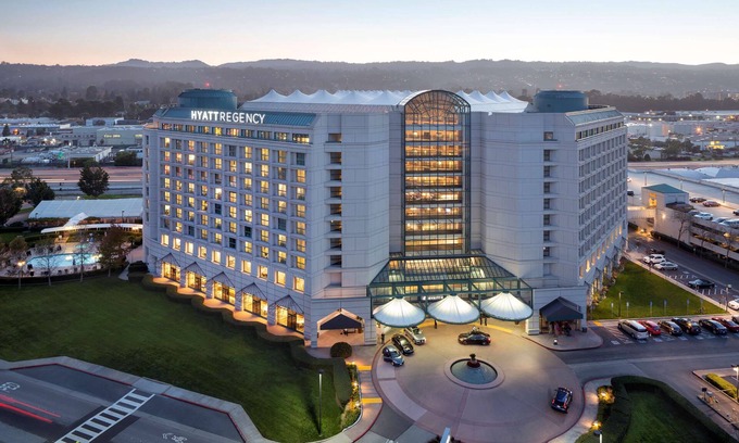 Burlingame Hotel | Elegant Hyatt Regency San Francisco Airport with Spa & Pool