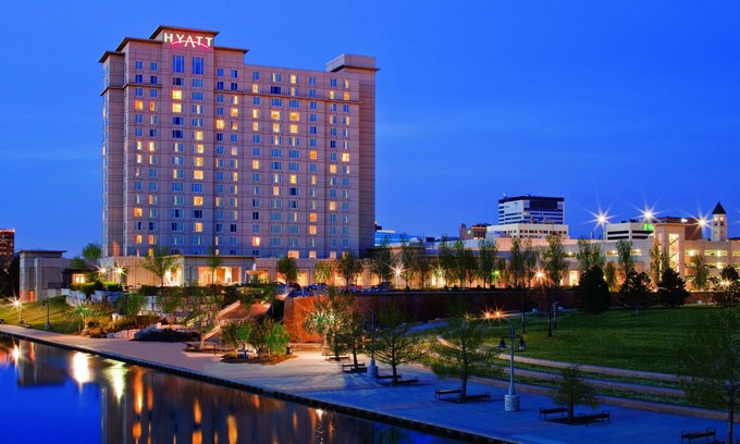 Downtown Wichita Hotel | Excellent Hyatt Regency Wichita: Pool, Spa & Family Friendly
