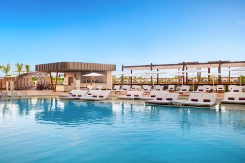 Zona Hotelera Resort | All-Inclusive Adults-Only Retreat at Hyatt Vivid Grand Island