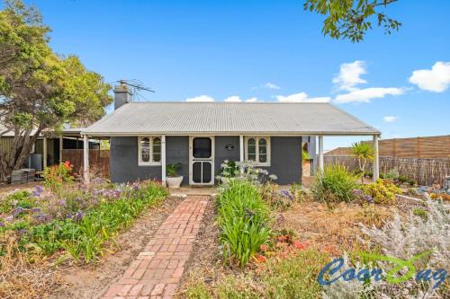 Bonney House | Family-Friendly Hyde Cottage: 4-Star, Guest Rated 9/10