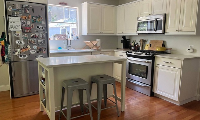Hyde Park House | Enjoy a Cozy Stay at Hyde Park: Family-Friendly Amenities