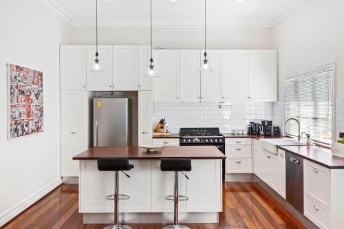 North Perth House | Hyde Park Vista: Family-Friendly 3BR Home Near Attractions