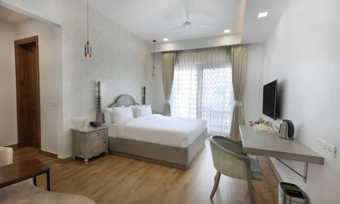 Gurugram Apartment | Hydewest Rose King Platinum Studio with Spa & Kitchen Access