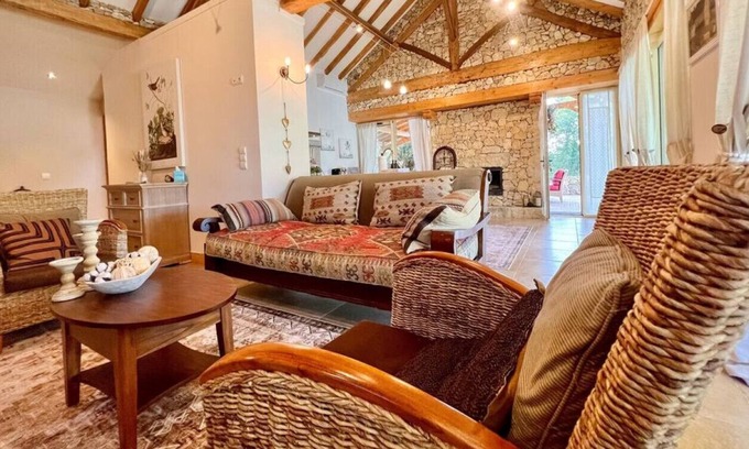 Siorac-en-Perigord House | Hydrangea Hideawa Beautiful guest house for two people on the bank