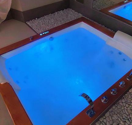 Genoa Apartment | Relaxing HydroSuite: Spa, Hot Tub & Pet-Friendly Stay