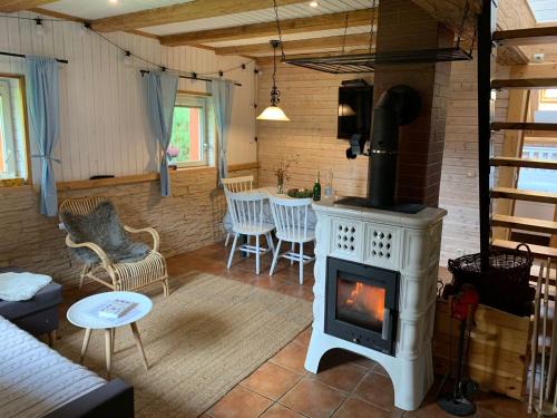 Cesky Jiretin House | Cozy Mountain Retreat with Kitchen and Family-Friendly Amenities