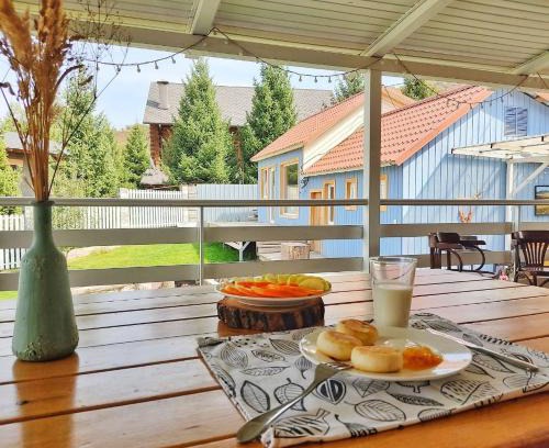 Besqaynar House | HYGGE HOME: Cozy Cottage with Terrace and Pool Amenities