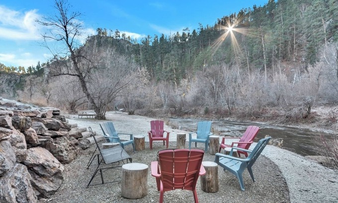Rapid City House | Hygge House on the Creek, Relaxation at the Creekside House!
