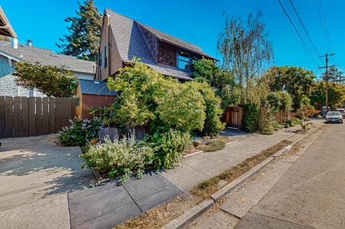 North Berkeley House | Hygge House: Family-Friendly Retreat for Your Next Adventure