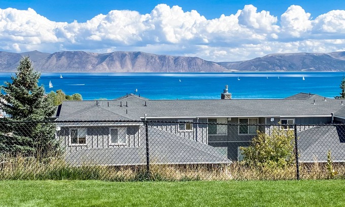 Harbor Village Condo | Hygge Marina Condo: Breathtaking Lake Views & Relaxing Amenities