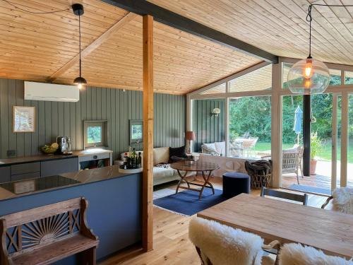 Udsholt Sand House | Hyggeligt Sommerhus Nær Stranden I Rågeleje