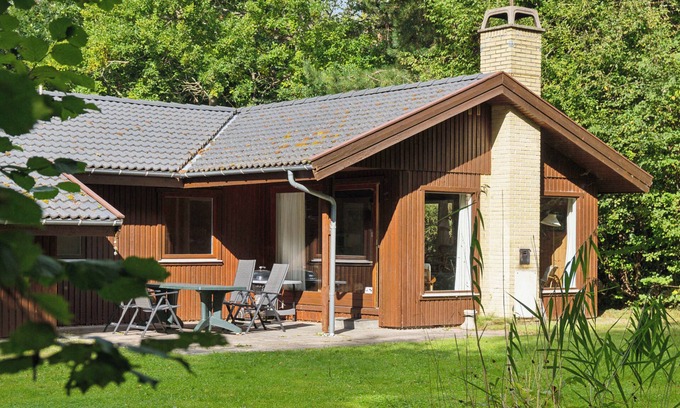 Rrvig House | Hyggeligt sommerhus på naturgrund tæt på Dybesø
