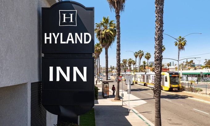 Harbor Hotel | Discover Hyland Inn Long Beach: Spa, Breakfast & Family Fun
