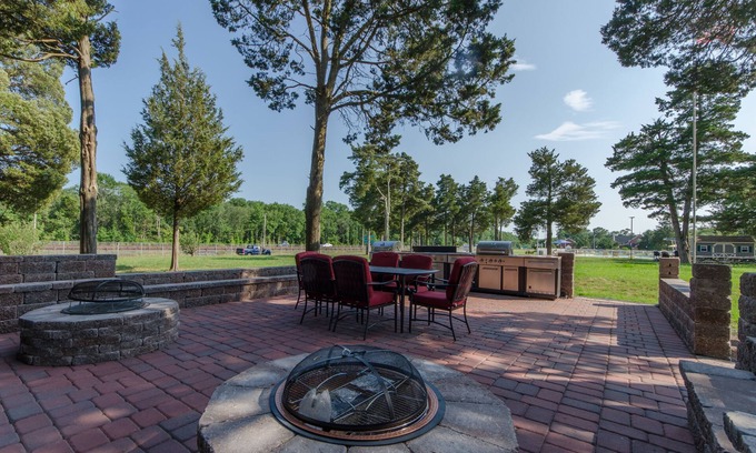 Cape May Court House Hotel | Relaxing Getaway at Hyland Motor Inn with Pool & Spa