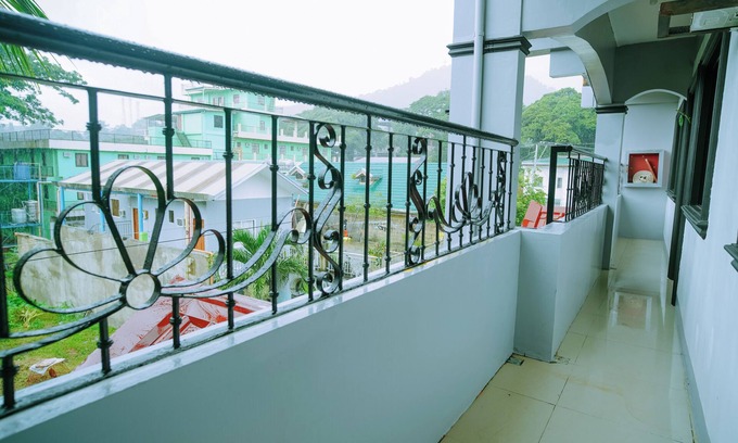 Coron Town Proper Apartment | Hymn's Tourist Inn