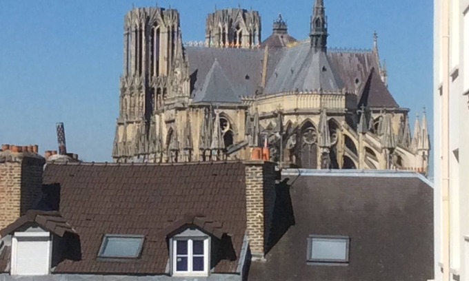 Reims City Centre Apartment | Central Retreat: Calm & Comfortable Stay Near Cathedral