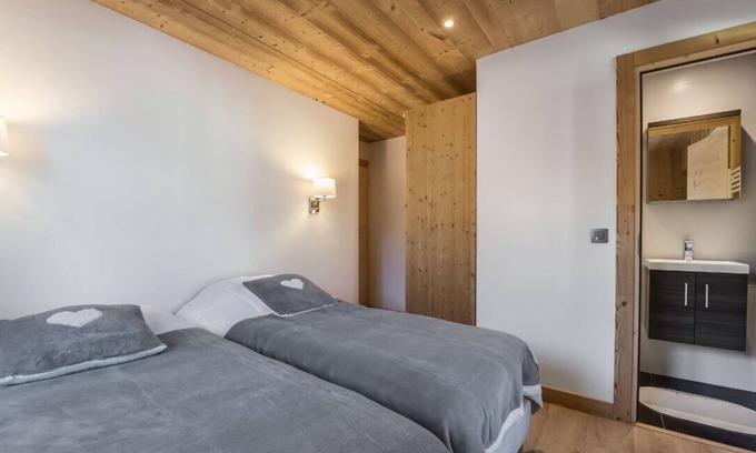 Megeve Apartment | Hypercentre: Comfort and Space for 6-8 with Great Amenities