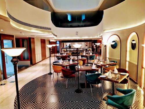 Sector 62 Hotel | Hyphen Business Hotel: Wheelchair Accessible & Family-Friendly