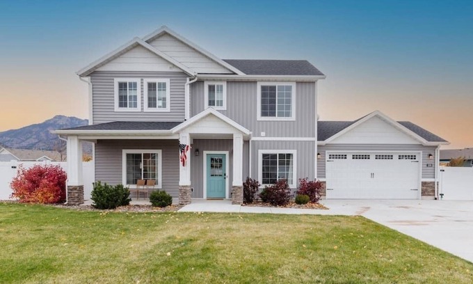Hyrum House | Hyrum Hideaway / 4BD 2.5BA / Amazing Views