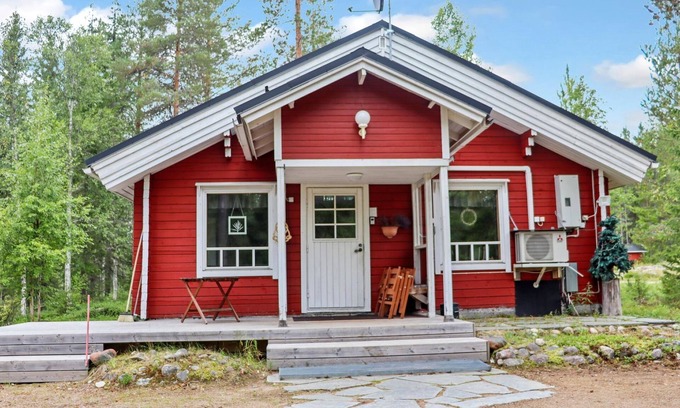 Kehys-Kainuu House | Relaxing Retreat at Hyryn Herra Cottage with Lake View