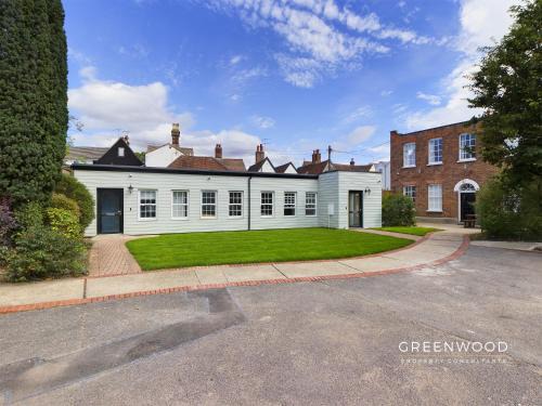 Colchester Apartment | Unforgettable Family Getaway at Hythe Retreats