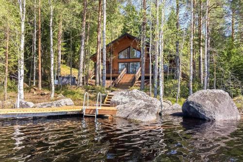 Ahtari House | Relaxing Getaway at Hyvölän Mökit with Oceanfront Views
