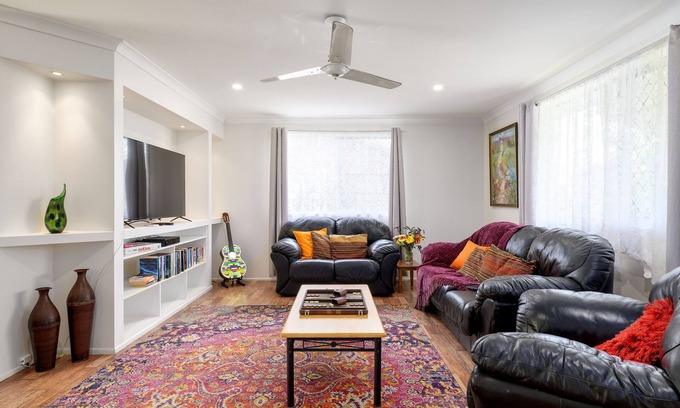 Gympie House | Discover Comfort in Town with Family-Friendly Amenities