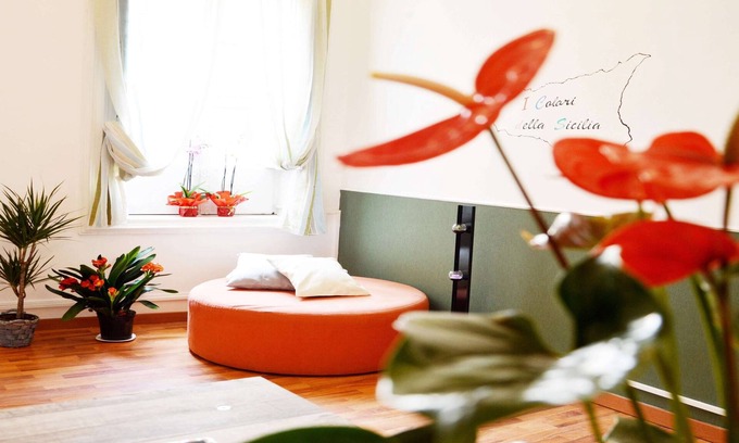 Caltagirone House | Experience I Colori della Sicilia: Cozy B&B with Spa & Kitchen