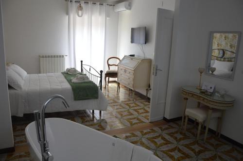 Caltagirone Apartment | Family-Friendly Oasis: I colori della Sicilia NOBLESSE