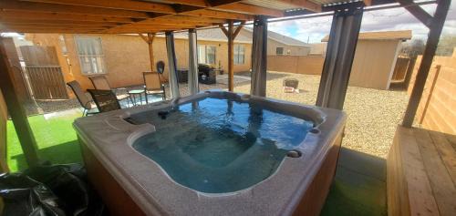 Page House | Ideal Lake Powell Home: Hot Tub, BBQ & Firepit Retreat