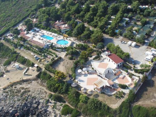 Leporano Marina Apartment | Pet-Friendly I Giardini di Santomaj with Oceanfront Pool