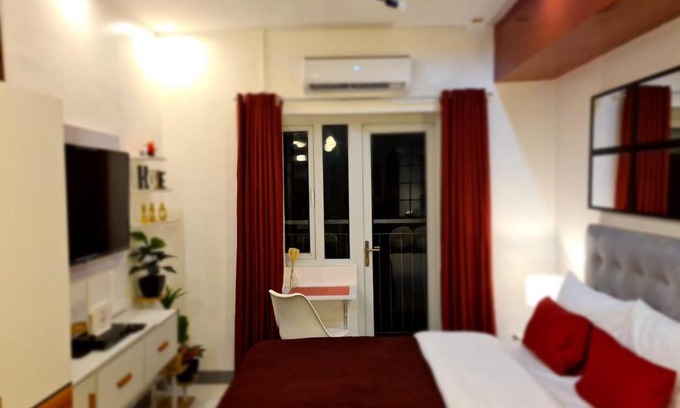 South Triangle Hotel | Enjoy a Relaxing Stay at Victoria Sports Tower with Pool