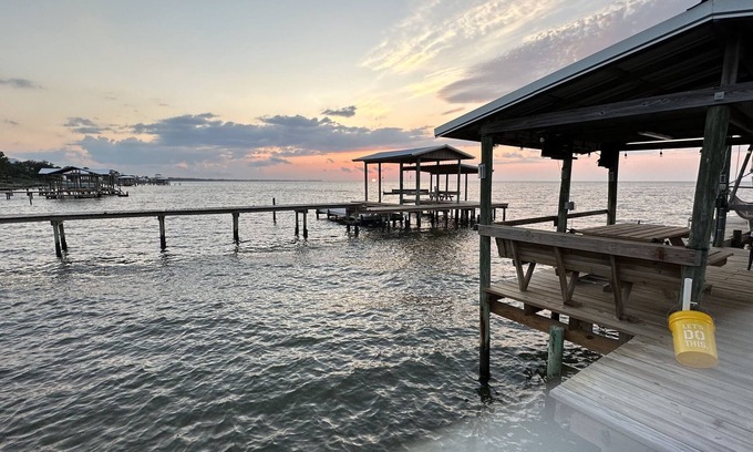 Fort Morgan Apartment | Cozy I Love Lucy Bayfront Studio with Family-Friendly Amenities