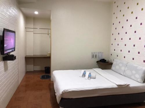 Sorsogon City Hotel | Iconic Mardini Inn: Family-Friendly Stay with Breakfast