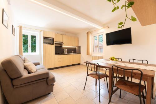 Dongo Apartment | I Madòna