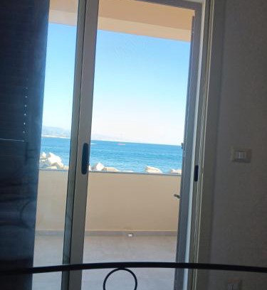 Ganzirri Apartment | Pet-Friendly I Mancuso: Oceanfront Bliss with Top Ratings