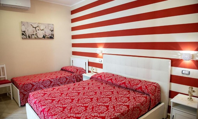Castel San Giorgio Bed & Breakfast | Cozy I Milord 2: Oceanfront Retreat with Pool & Hot Tub