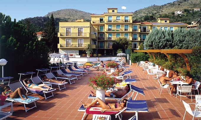 Pietra Ligure Apartment | Cozy I Morelli Apartment for 5 with Oceanfront Pool