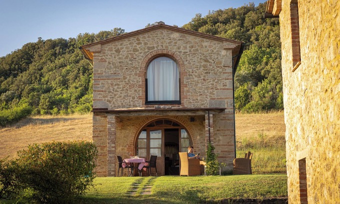 Pomarance Cottage | Discover I Reucci Capanna: Pool, Spa & Ocean Views
