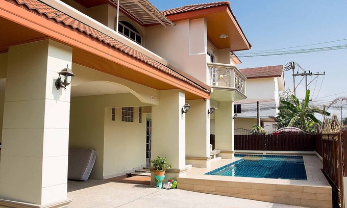 Na Kluea Villa | Private I-Rin Poolvilla with Exclusive Swimming Amenities